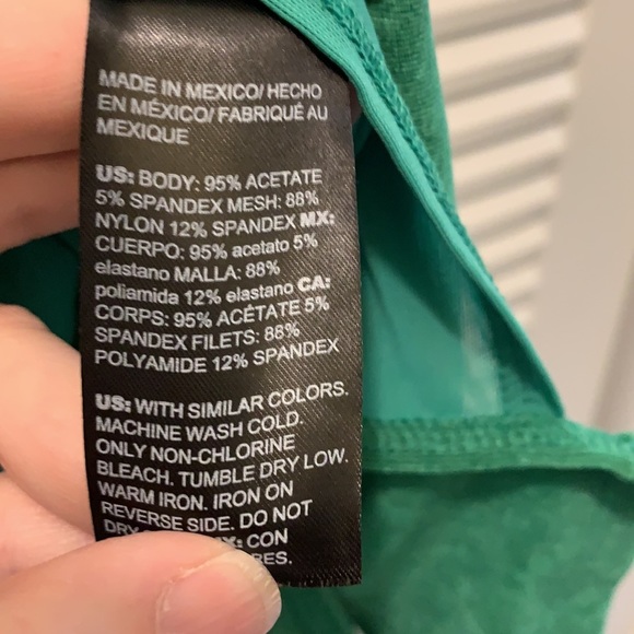 Chico’s Size 16/18 green long sleeve top. 95% acetate, 5% spandex mesh, Stretchy - Picture 5 of 6